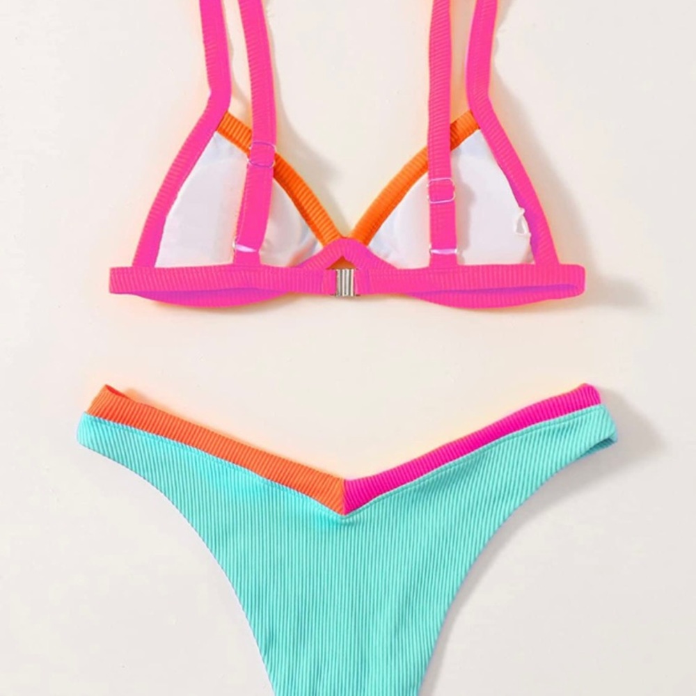 Women’s two piece color block ribbed swimsuit